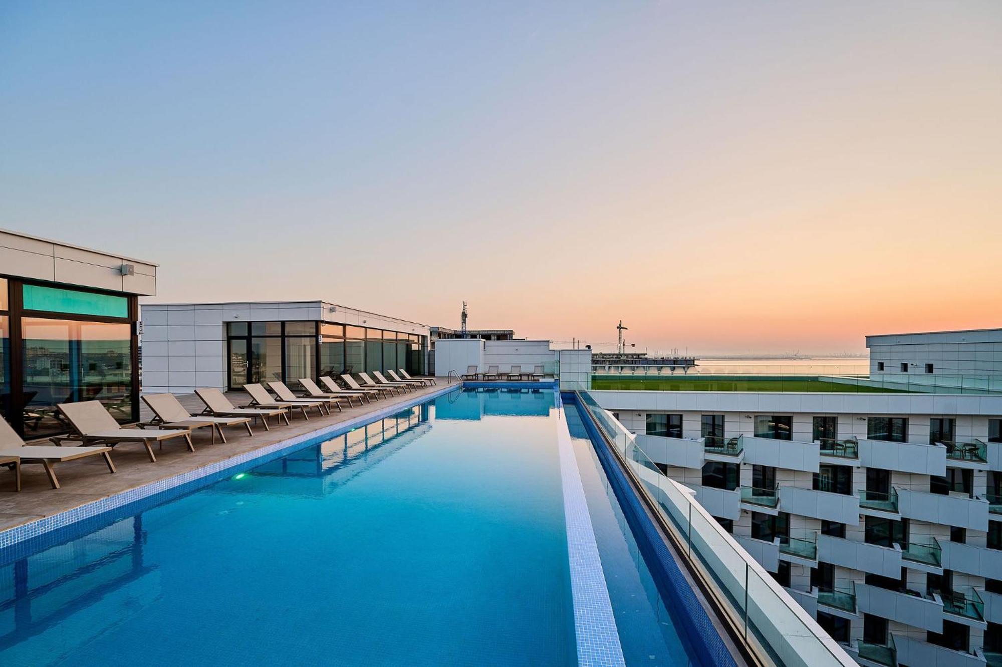 Summer Residence Apartment In Infinity Beach Resort - Parking Mamaia Bagian luar foto