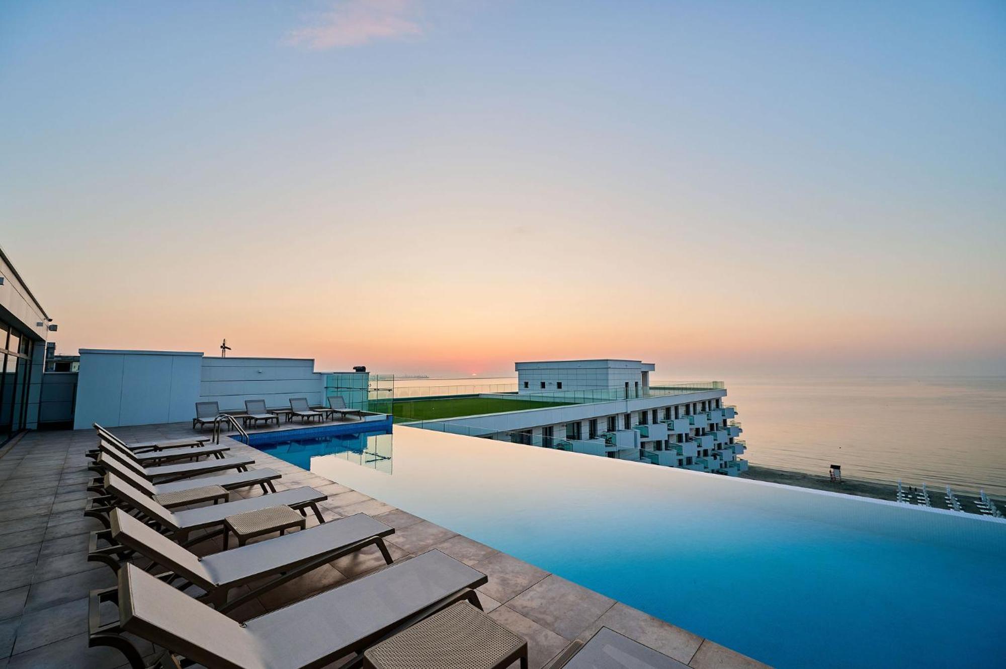 Summer Residence Apartment In Infinity Beach Resort - Parking Mamaia Bagian luar foto